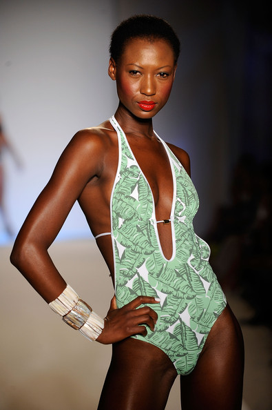 ������ ������� ���� � ������ 2010. Miami Mercedes-Benz Fashion Week Swim 2010.