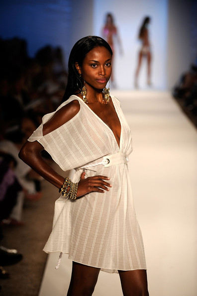 ������ ������� ���� � ������ 2010. Miami Mercedes-Benz Fashion Week Swim 2010.
