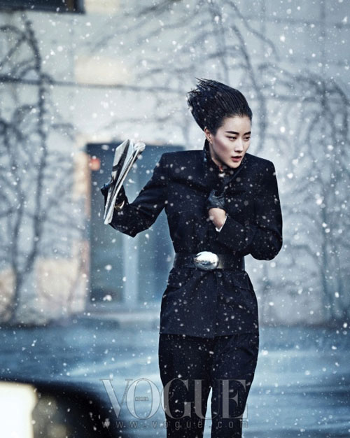 Фотосессия модели Lee Hyun Yi в Vogue Korea Фотосессия модели Lee Hyun Yi в Vogue Korea