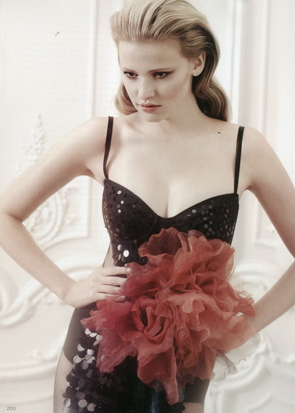 ���� ����� Lara Stone ��� Vogue UK, �������, 2009