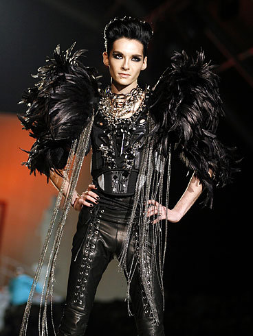 Неделя мужской моды в Милане. Показы от DSquared2, Gucci, Dirk Bikkembergs, Alexander McQueen, Z Zeg Неделя мужской моды в Милане. Показы от DSquared2, Gucci, Dirk Bikkembergs, Alexander McQueen, Z Zeg