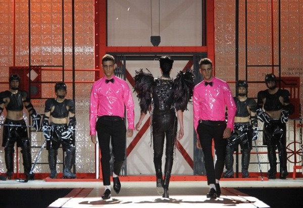 Неделя мужской моды в Милане. Показы от DSquared2, Gucci, Dirk Bikkembergs, Alexander McQueen, Z Zeg Неделя мужской моды в Милане. Показы от DSquared2, Gucci, Dirk Bikkembergs, Alexander McQueen, Z Zeg
