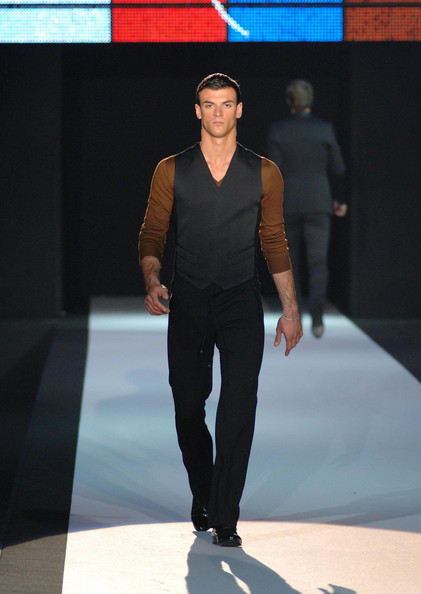Неделя мужской моды в Милане. Показы от DSquared2, Gucci, Dirk Bikkembergs, Alexander McQueen, Z Zeg Неделя мужской моды в Милане. Показы от DSquared2, Gucci, Dirk Bikkembergs, Alexander McQueen, Z Zeg