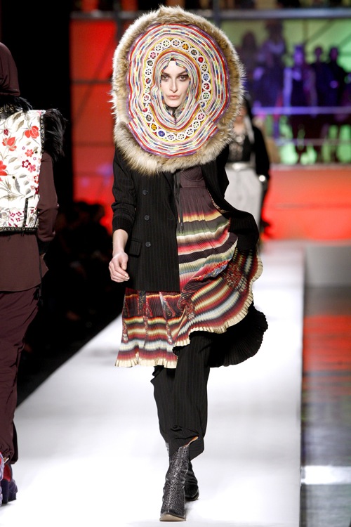 John Galliano и Jean Paul Gaultier на Неделе моды в Париже John Galliano и Jean Paul Gaultier на Неделе моды в Париже