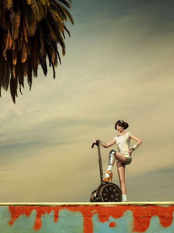 Milla Jovovich ����� ������� ��� Harper's Bazaar Singapore