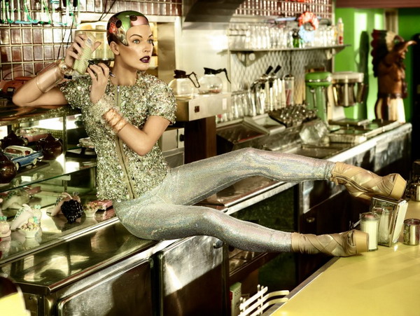 Milla Jovovich ����� ������� ��� Harper's Bazaar Singapore