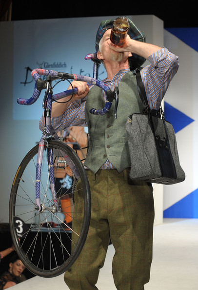 Модный показ Dressed To Kilt в шотландском стиле Модный показ Dressed To Kilt в шотландском стиле