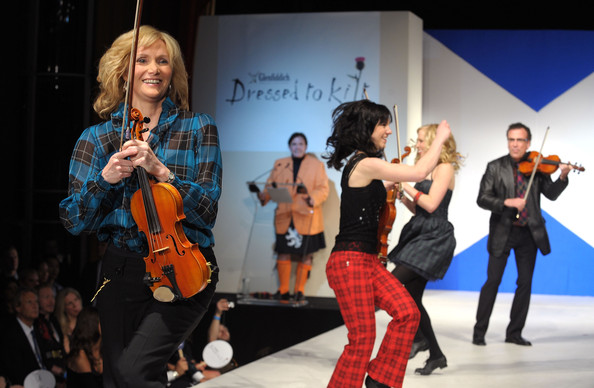 Модный показ Dressed To Kilt в шотландском стиле Модный показ Dressed To Kilt в шотландском стиле