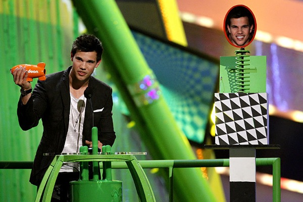 Детские награды Nickelodeon Kids' Choice Awards 2010 Детские награды Nickelodeon Kids' Choice Awards 2010